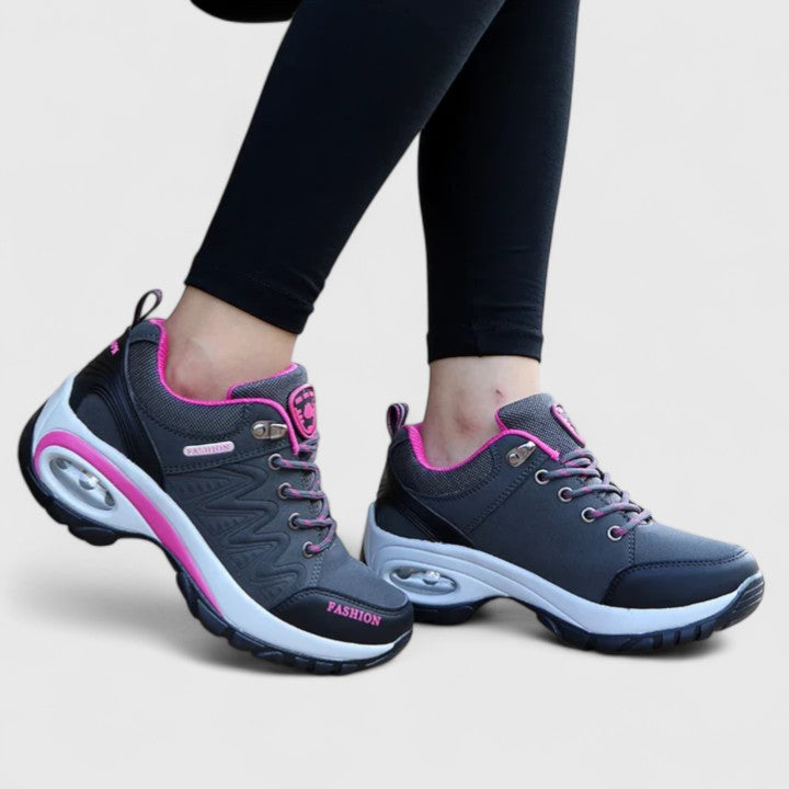 Leslie | Comfort-Focused Trainer Series